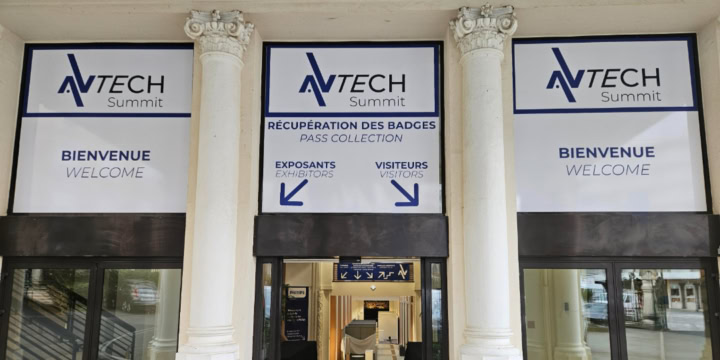 Eingangstür zur Messe AVTECH Summit 2024