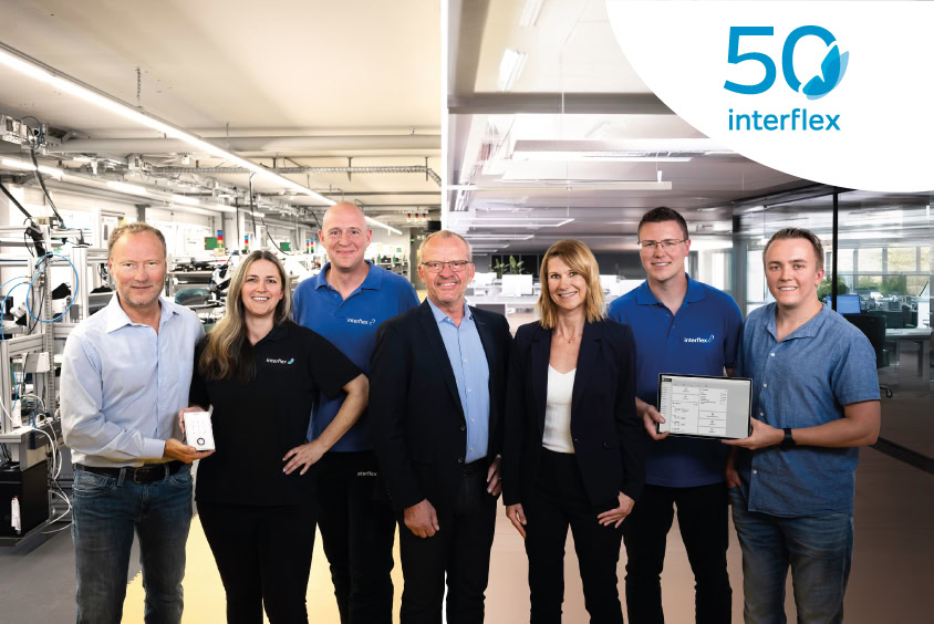 Groep glimlachende Interflex-medewerkers met Managing Director Bernhard Sommer