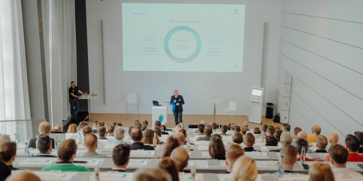 Interflex CEO Bernhard Sommer gives a company presentation to participants of the Interflex Customer Solution Day.