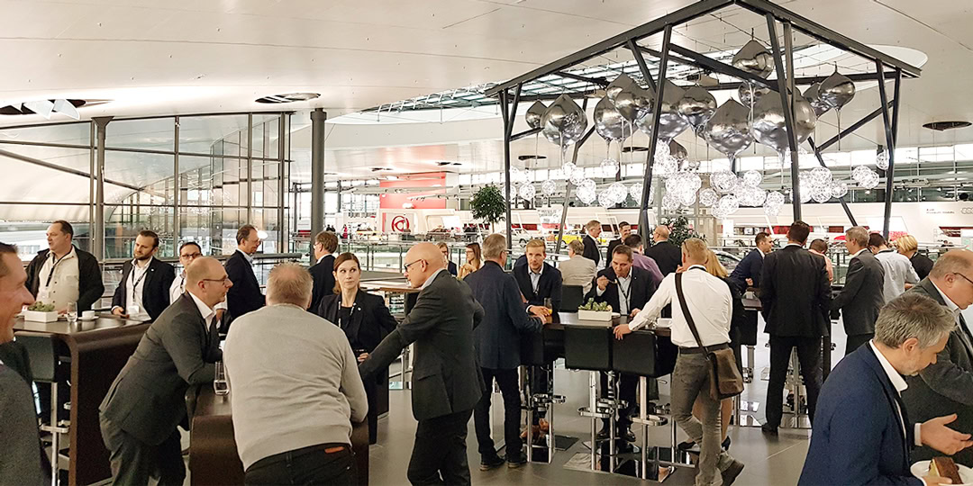 Zahlreiche Teilnehmer und Interflex-Mitarbeiter am Interflex-Kundentag 2019 im Audi Forum in Neckarsulm