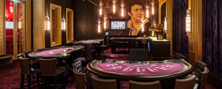 Casino Baden-Baden met meerdere speeltafels